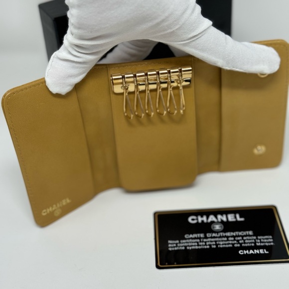 π―Authentic CHANEL Icon Line Calfskin Leather 6-Key Holder Case in Beige - Picture 5 of 5